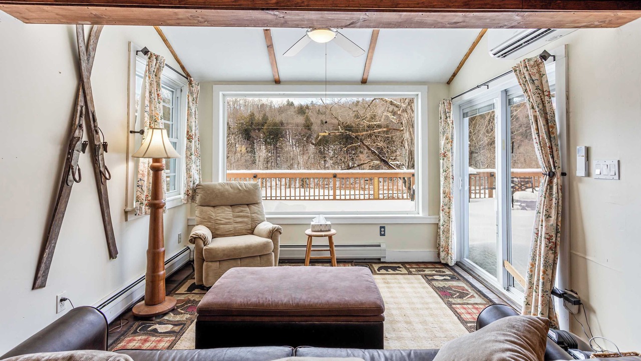 Photo of Livingroom in Bridgewater Corners