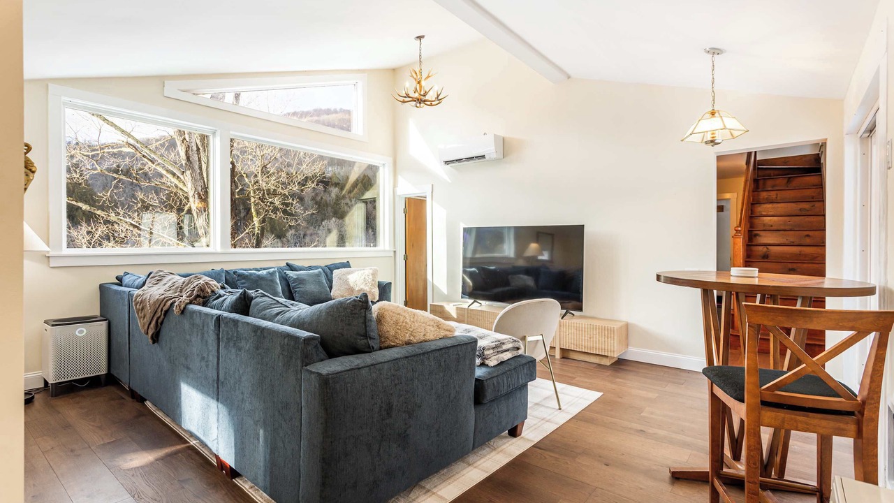 Photo of Livingroom in Bridgewater Corners