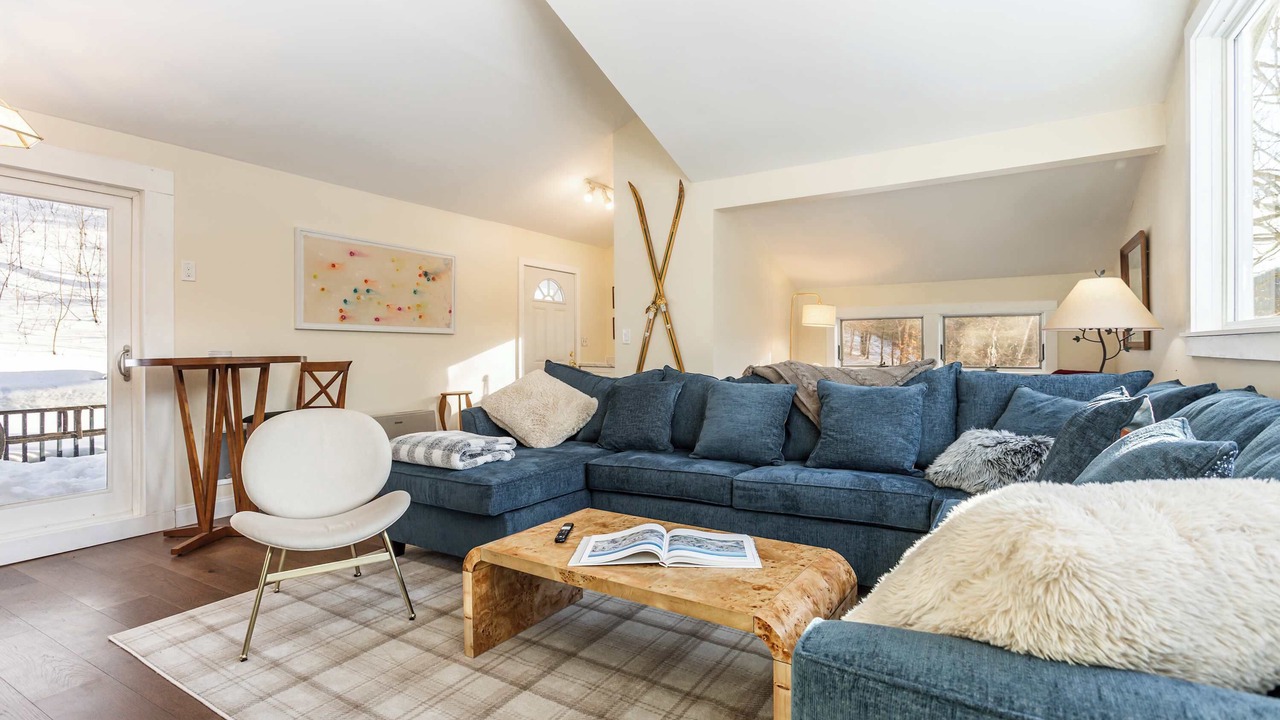 Photo of Livingroom in Bridgewater Corners