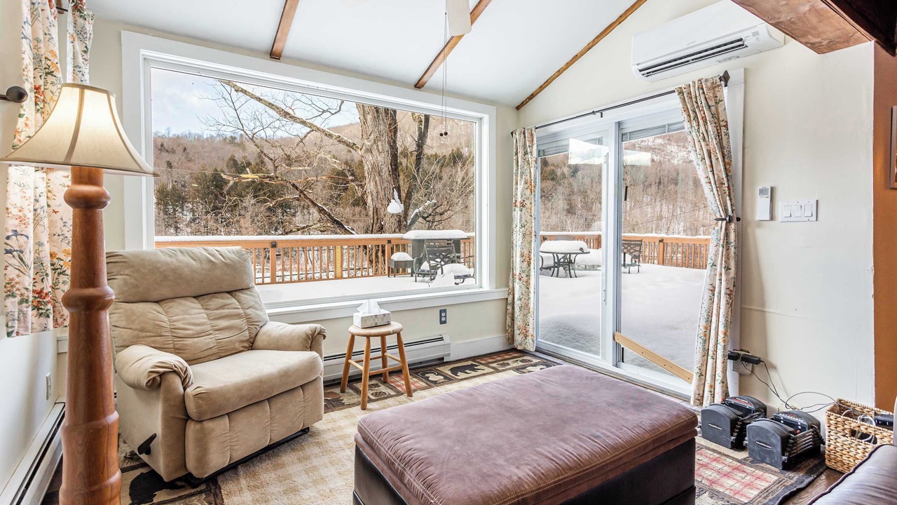 Photo of Livingroom in Bridgewater Corners