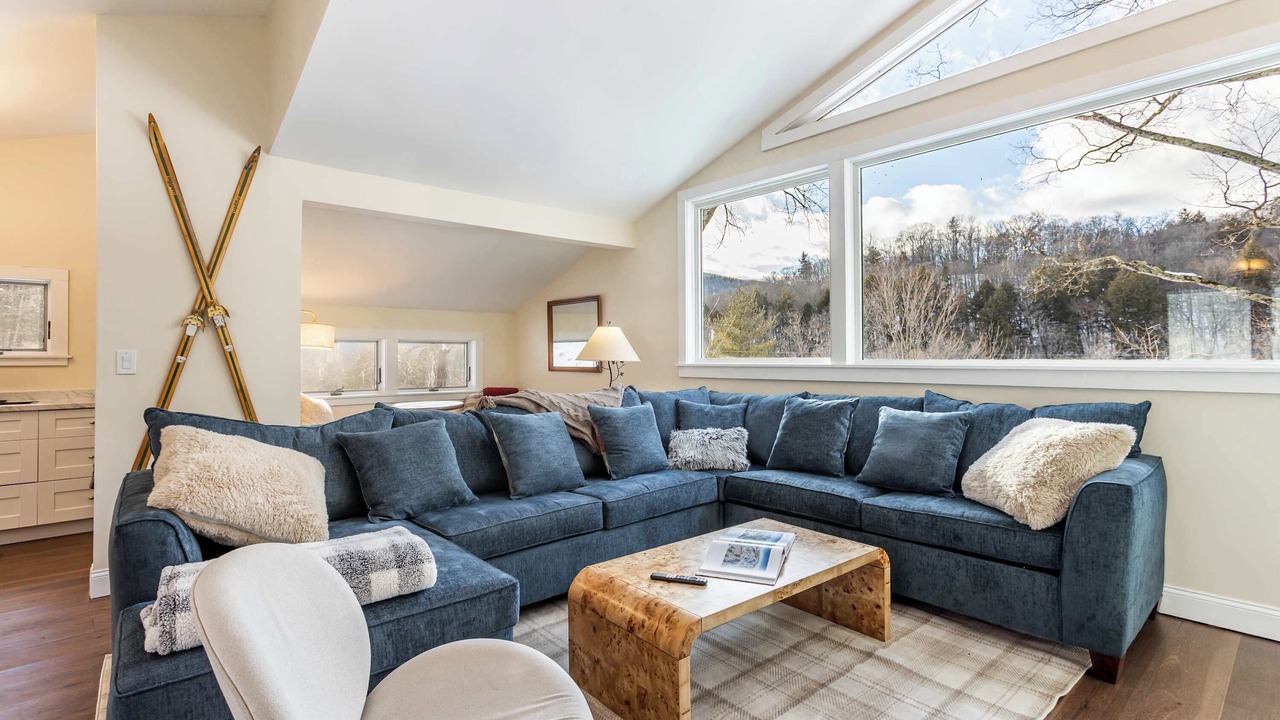Photo of Livingroom in Bridgewater Corners