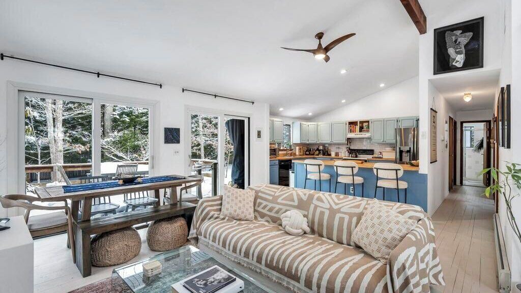 Photo of Livingroom in Springs