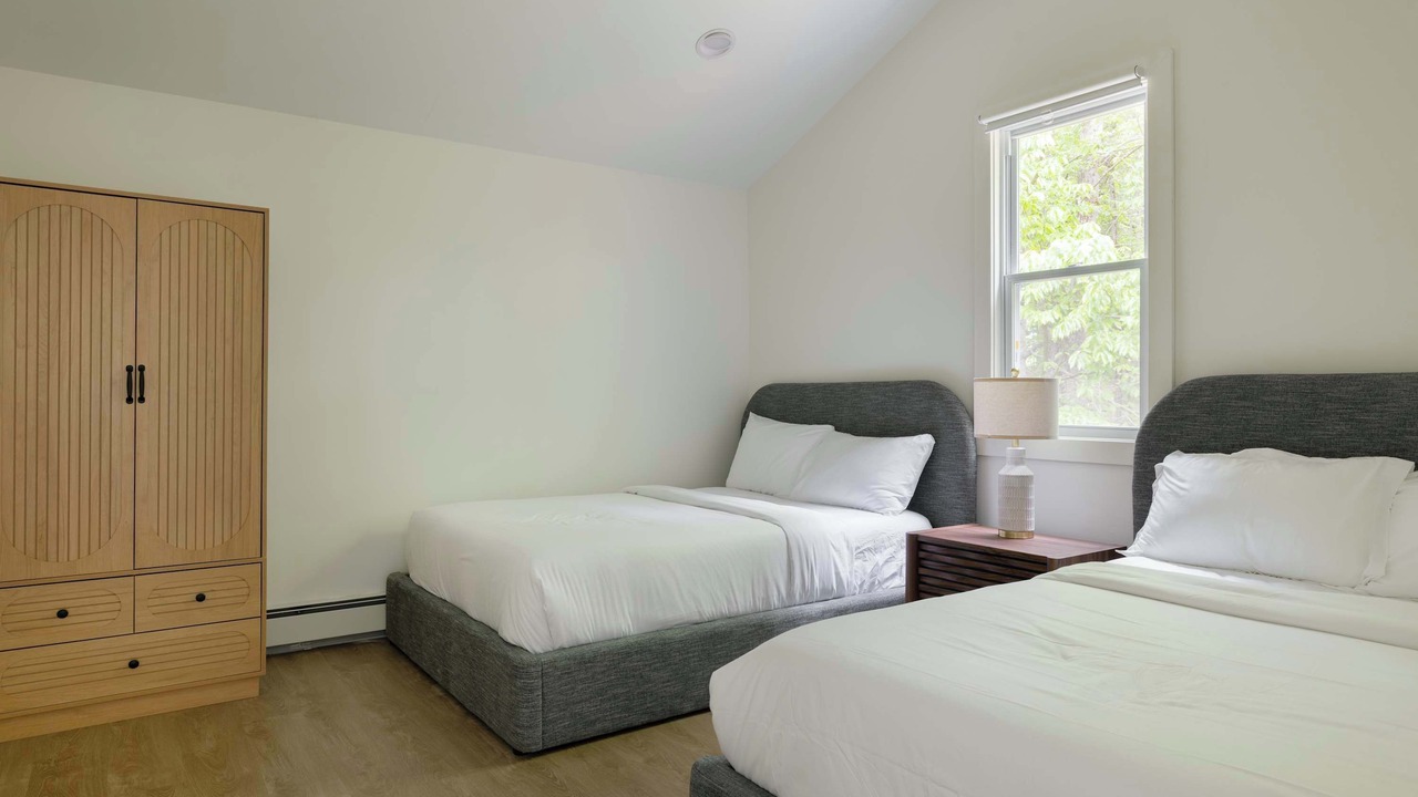 Photo of Bedroom in Swan Lake