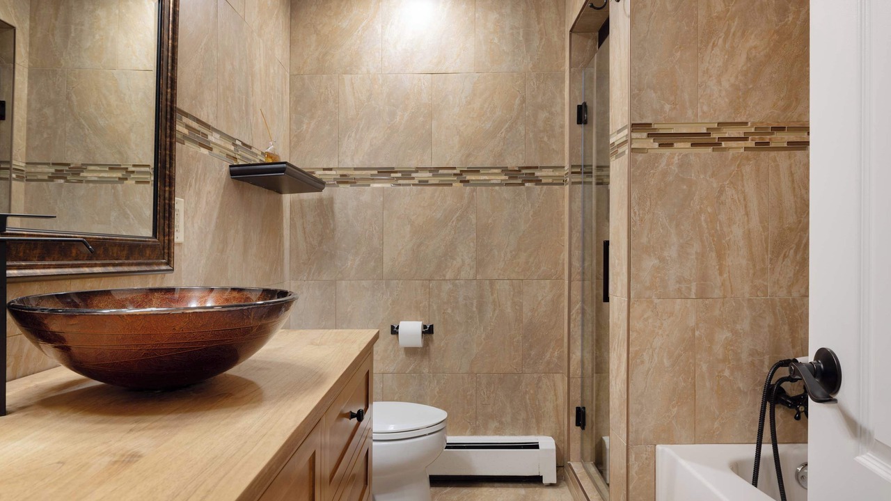 Photo of Bathroom in Swan Lake
