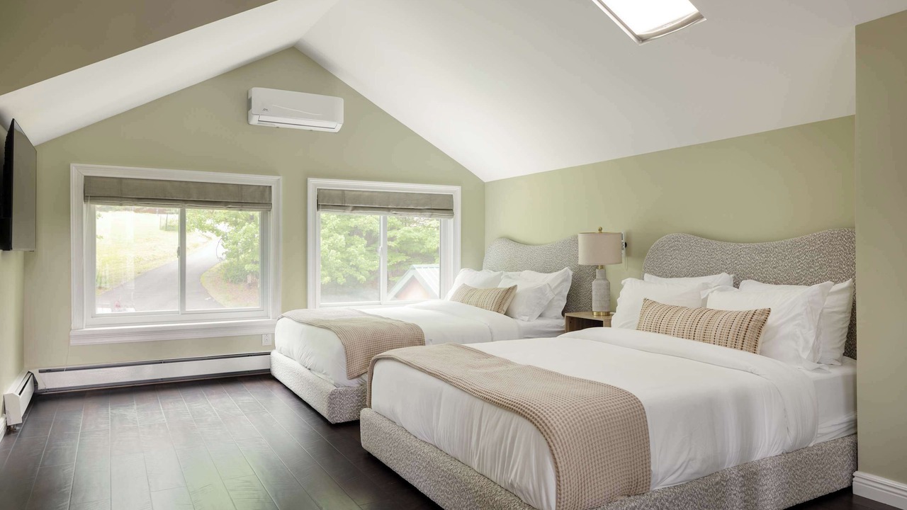 Photo of Bedroom in Swan Lake
