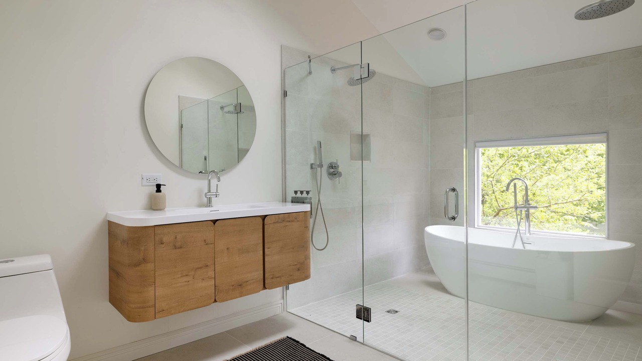 Photo of Bathroom in Swan Lake