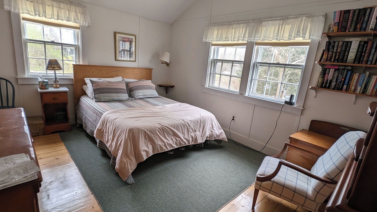 Photo of Bedroom in Menemsha