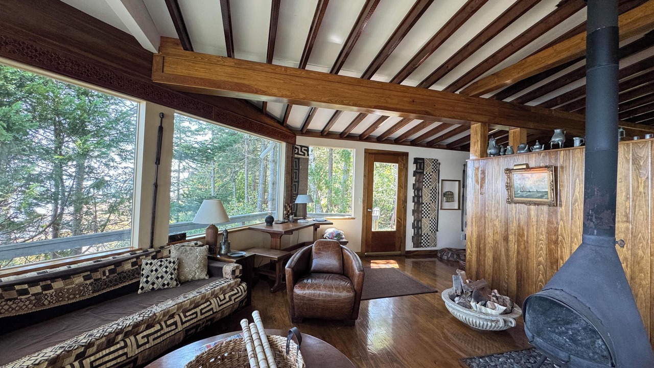 Photo of Livingroom in Salsbury Cove