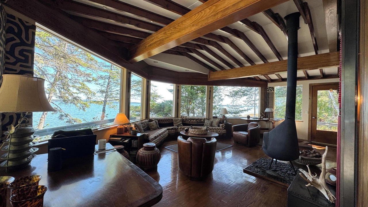 Photo of Livingroom in Salsbury Cove