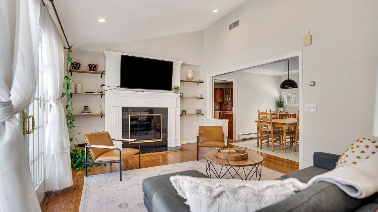 Photo of Livingroom in Hampton Bays