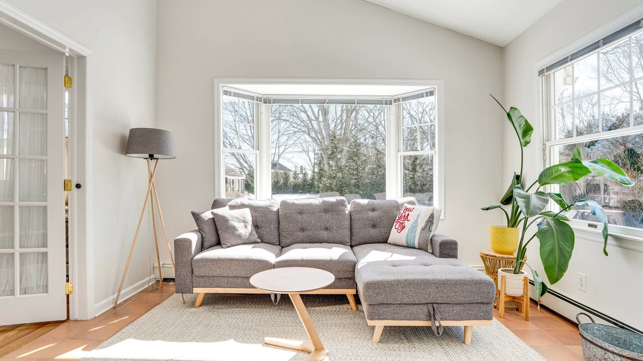 Photo of Livingroom in Hampton Bays