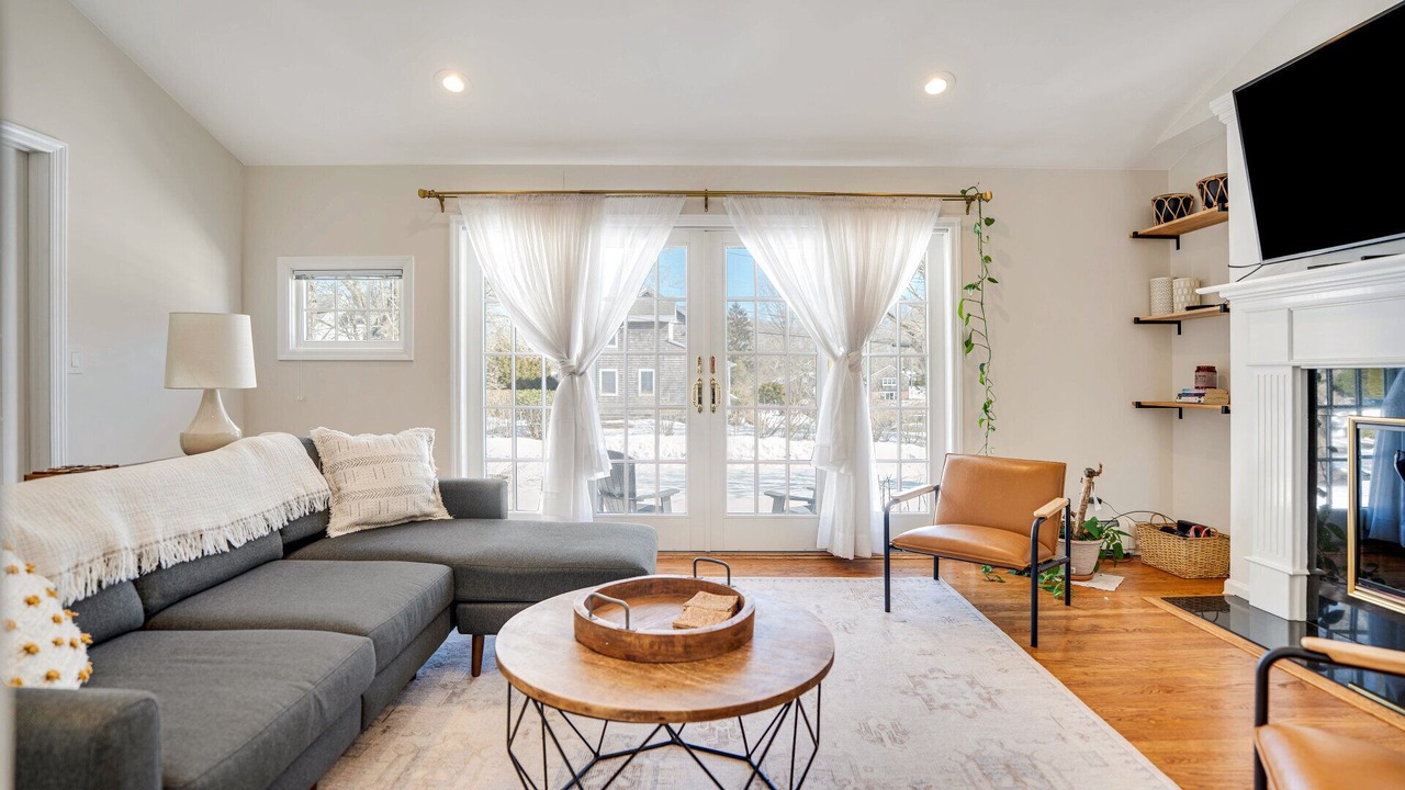 Photo of Livingroom in Hampton Bays