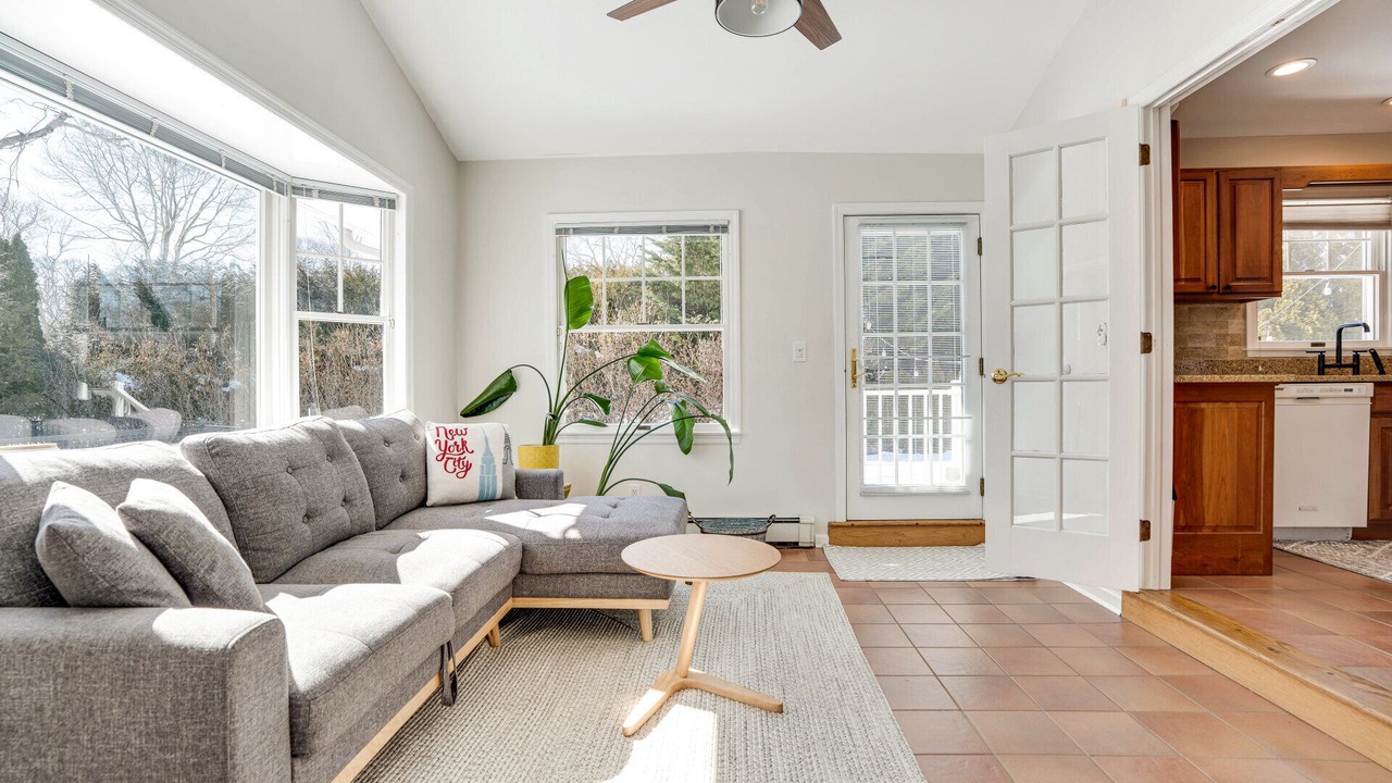 Photo of Livingroom in Hampton Bays