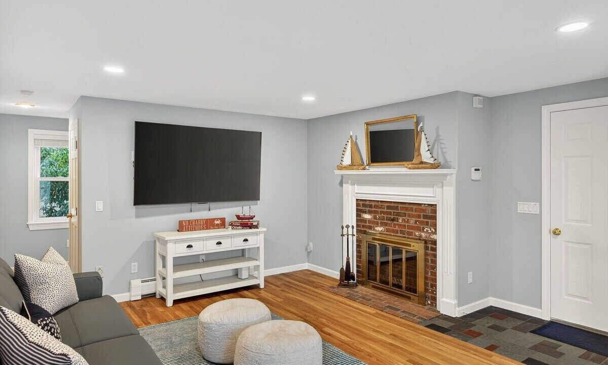 Photo of Livingroom in Marstons Mills
