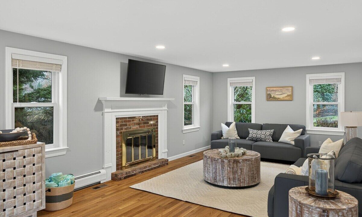 Photo of Livingroom in Marstons Mills