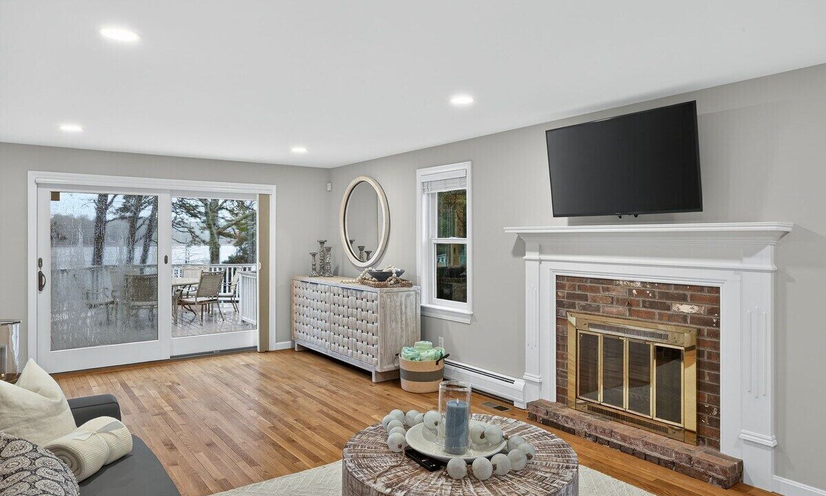 Photo of Livingroom in Marstons Mills
