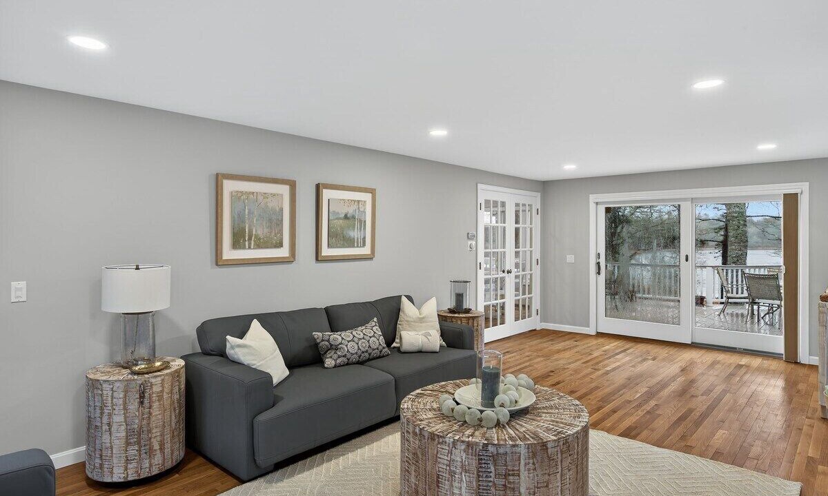 Photo of Livingroom in Marstons Mills