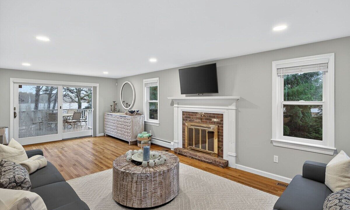 Photo of Livingroom in Marstons Mills