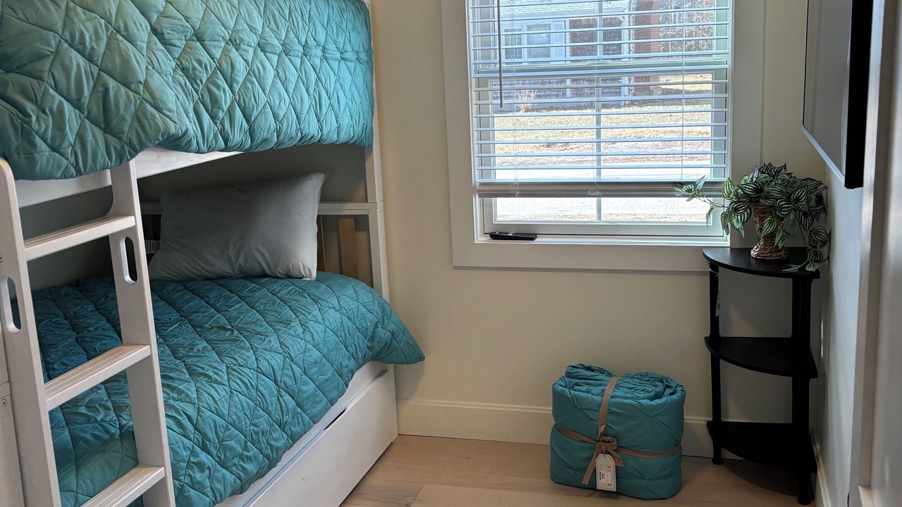 Photo of Bedroom in Popponesset