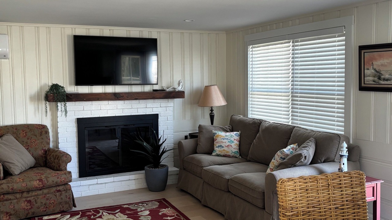 Photo of Livingroom in Popponesset