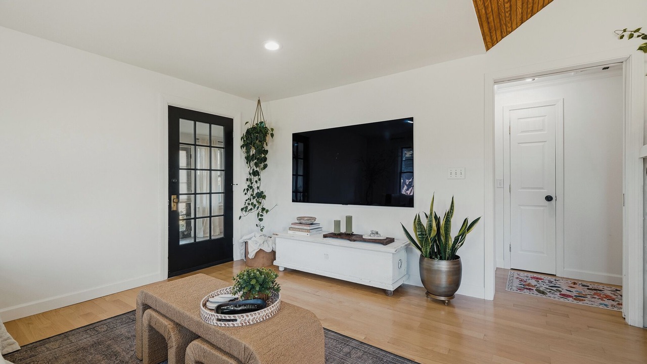 Photo of Livingroom in Niantic
