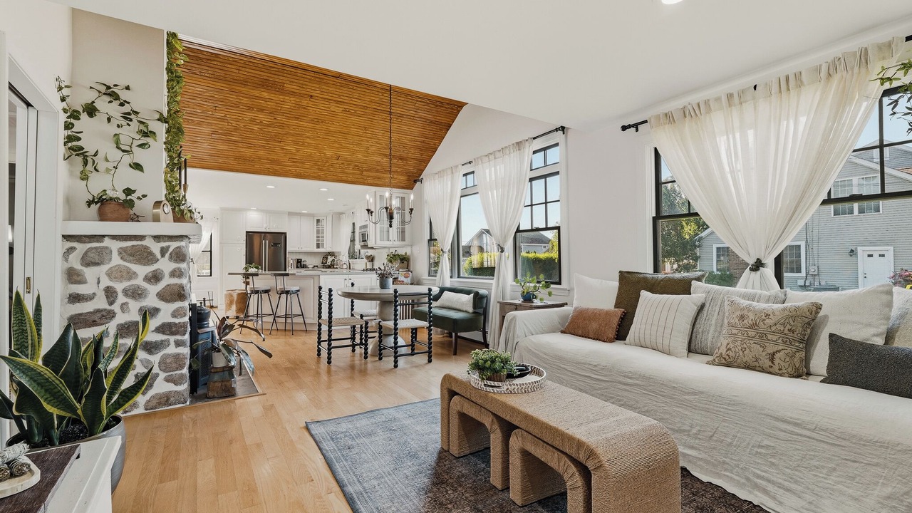 Photo of Livingroom in Niantic