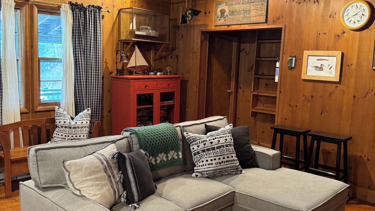 Photo of Livingroom in Edgewood
