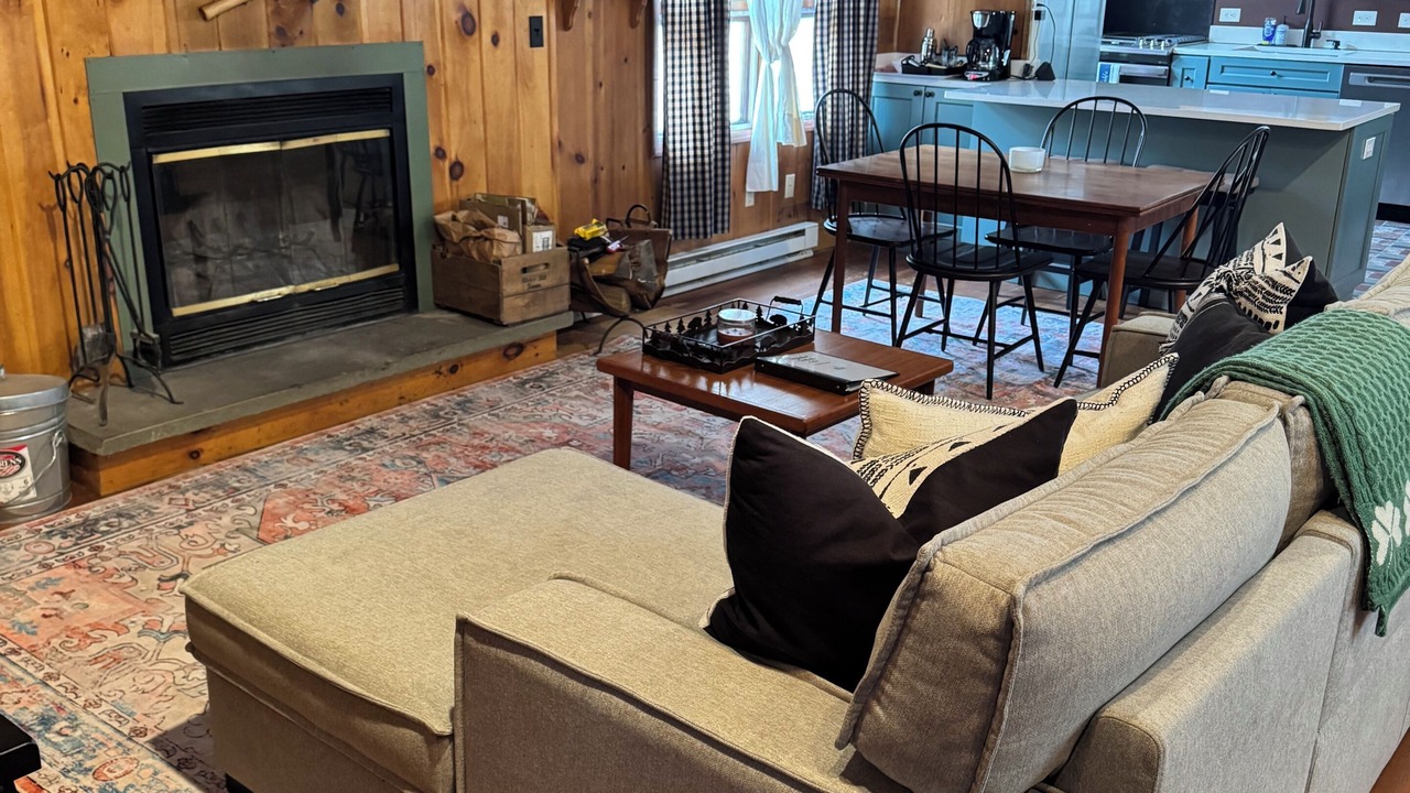 Photo of Livingroom in Edgewood