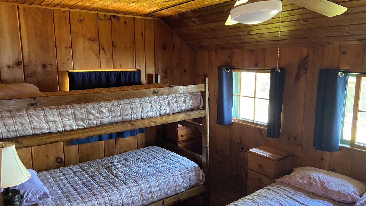 Photo of Bedroom in Mirror Lake