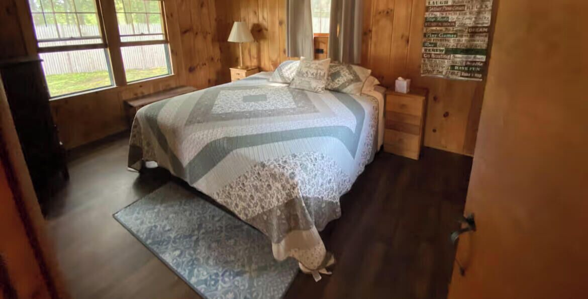 Photo of Bedroom in Mirror Lake