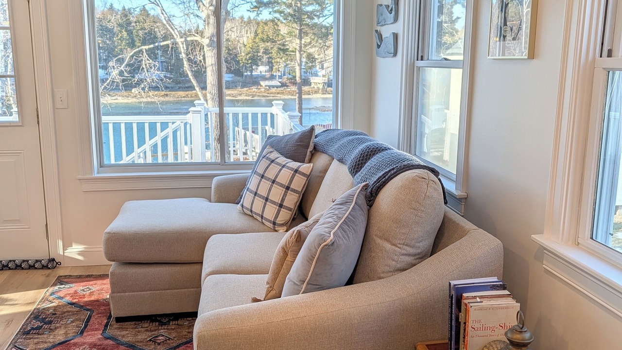 Photo of Livingroom in Mid-Coast and Islands