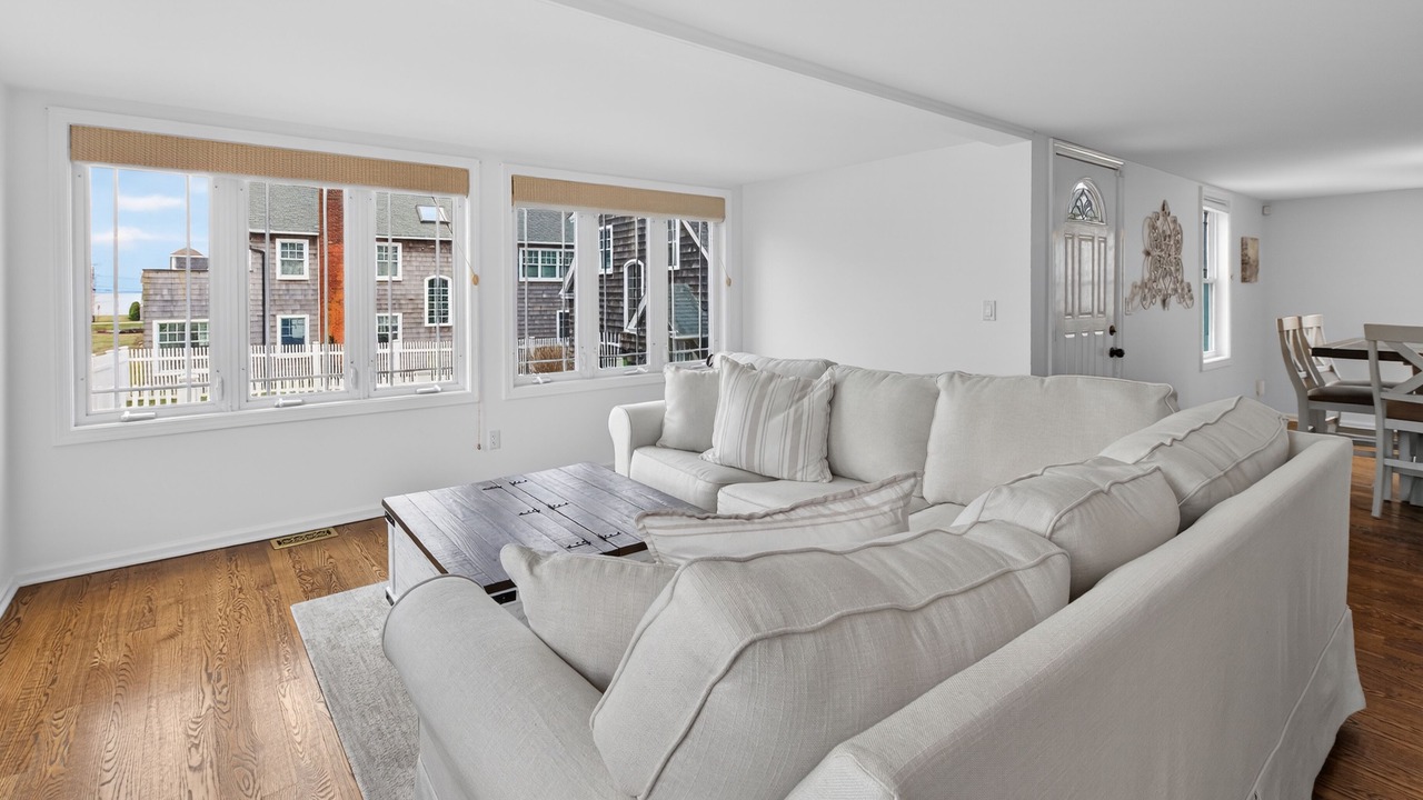 Photo of Livingroom in Westbrook Center