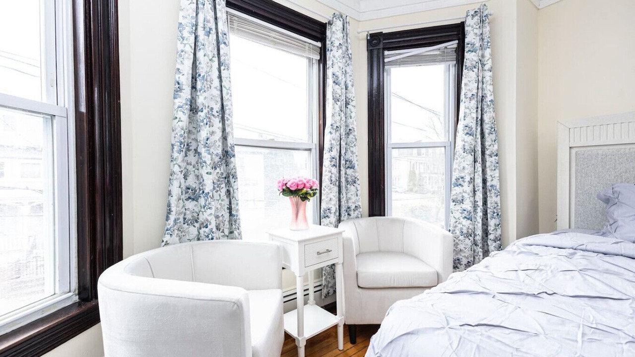 Photo of Bedroom in Roxbury