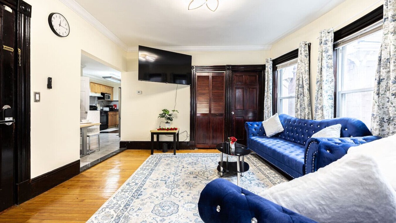 Photo of Livingroom in Roxbury