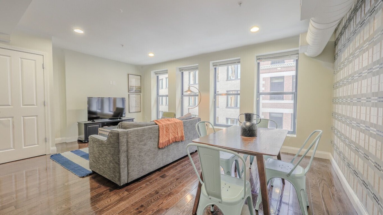 Photo of Livingroom in Downtown Boston