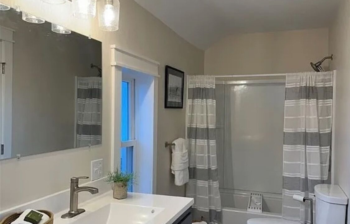 Photo of Bathroom in Cayuga
