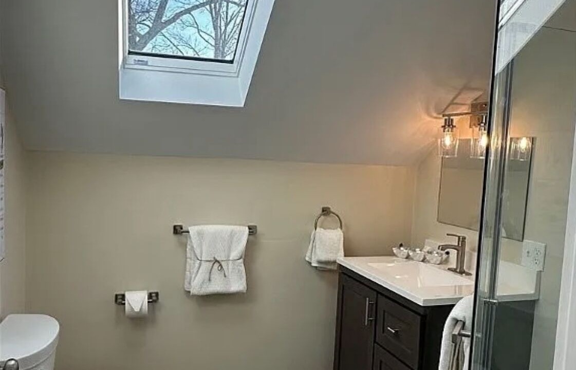 Photo of Bathroom in Cayuga