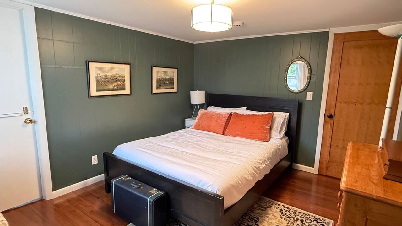 Photo of Bedroom in Charlotteville