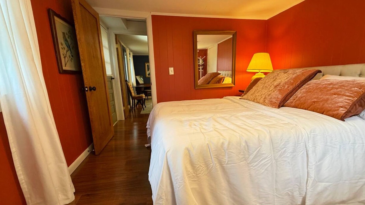 Photo of Bedroom in Charlotteville