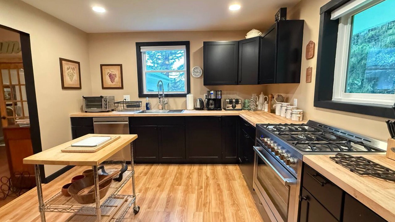 Photo of Kitchen in Charlotteville