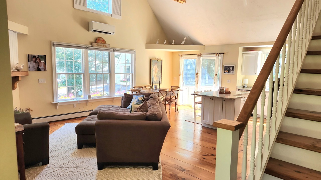 Photo of Livingroom in Charlestown