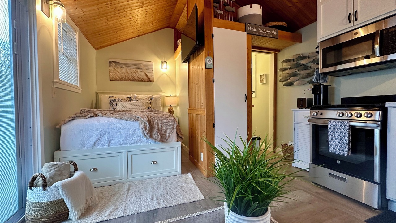 Photo of Bedroom in West Yarmouth