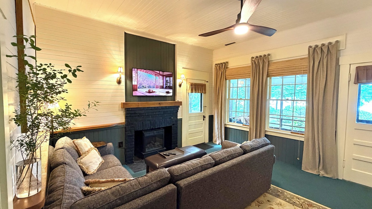 Photo of Livingroom in Holderness