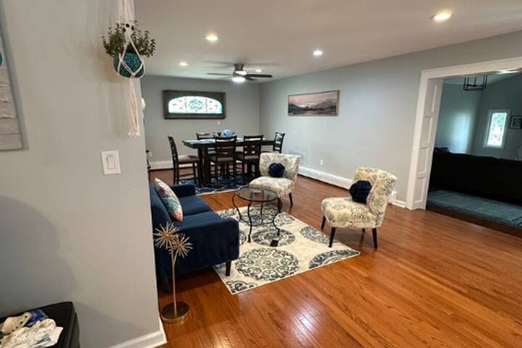 Photo of Livingroom in Neptune City