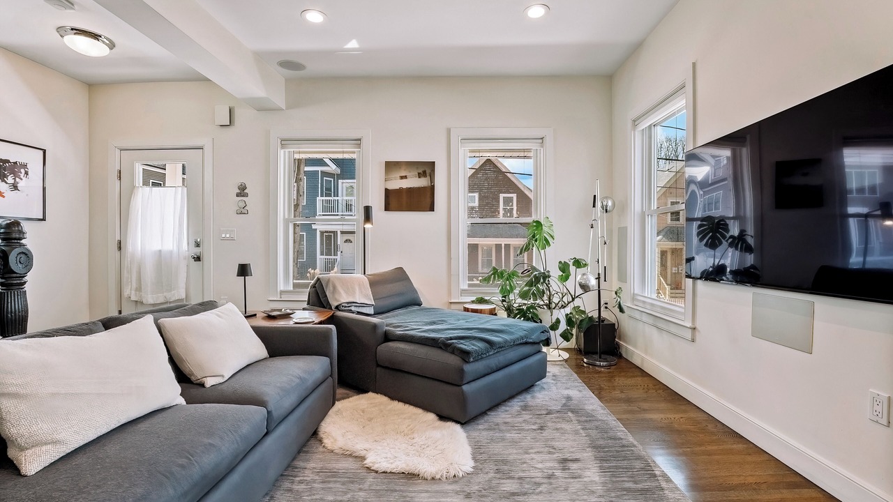 Photo of Livingroom in Somerville