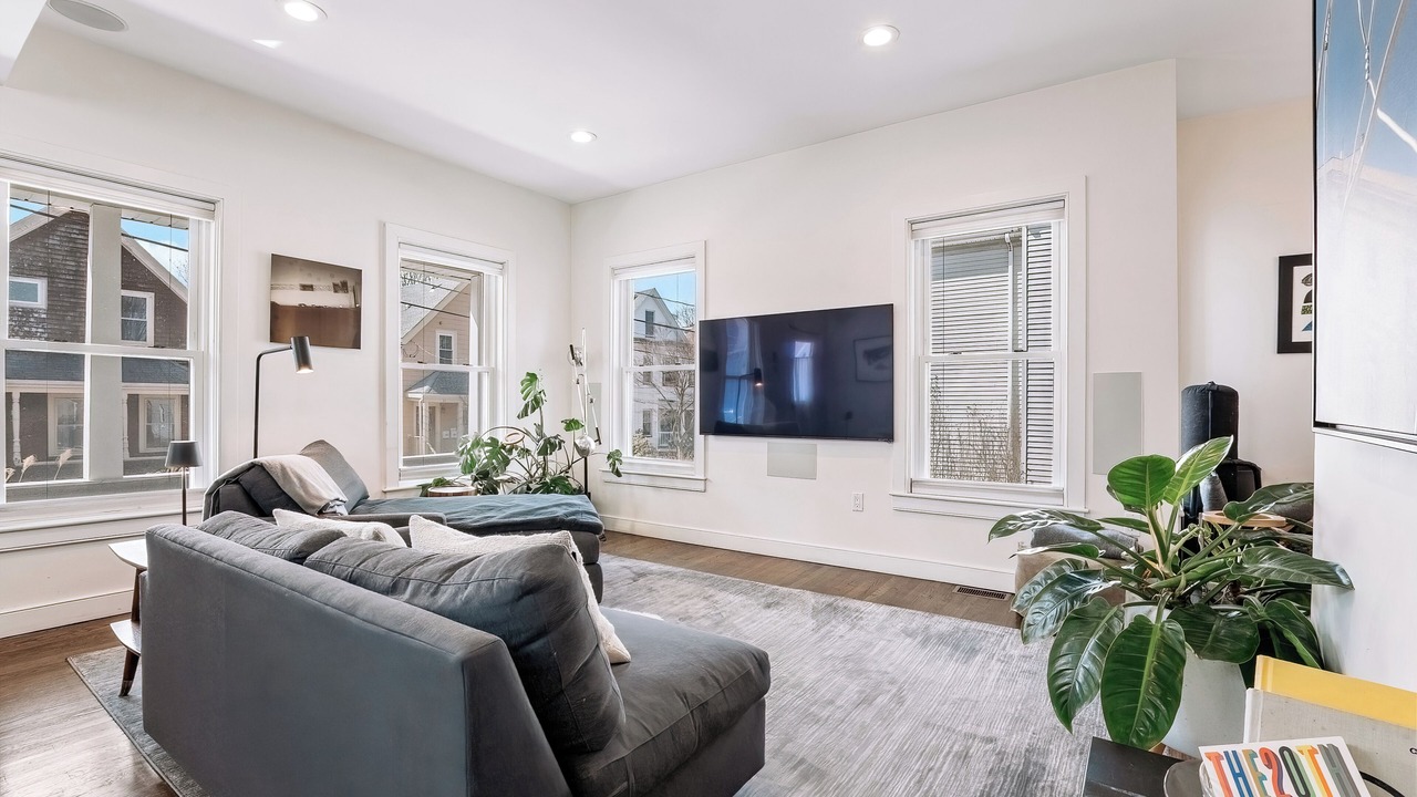 Photo of Livingroom in Somerville