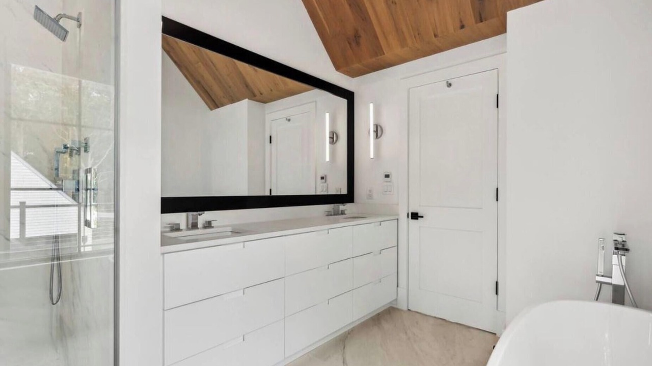 Photo of Bathroom in East Hampton North