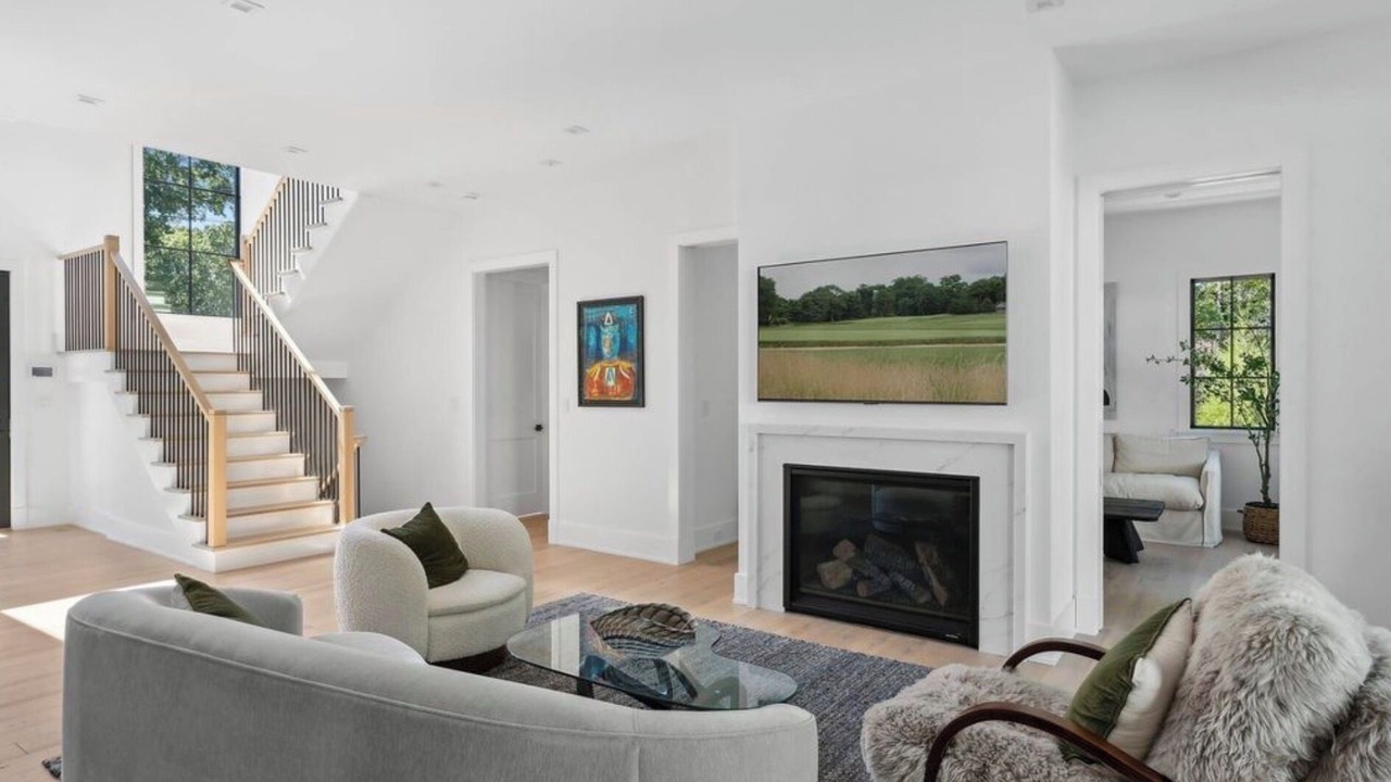 Photo of Livingroom in East Hampton North
