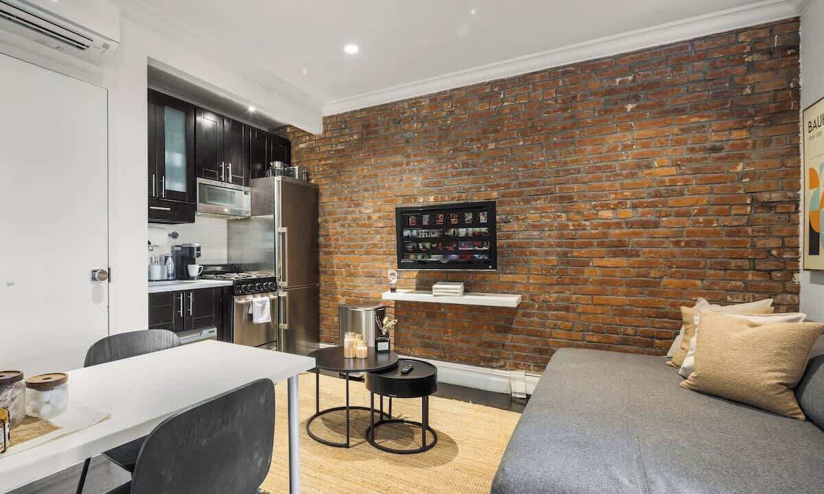 Photo of Livingroom in Midtown West