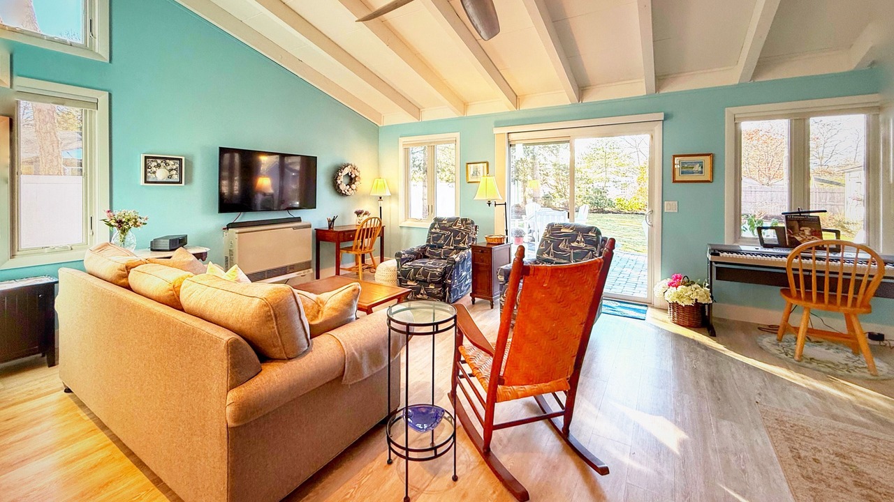 Photo of Livingroom in West Yarmouth